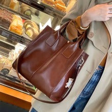 Elegant Leather Tote Bag – Spacious Crossbody and Top Handle for Daily Office Use
