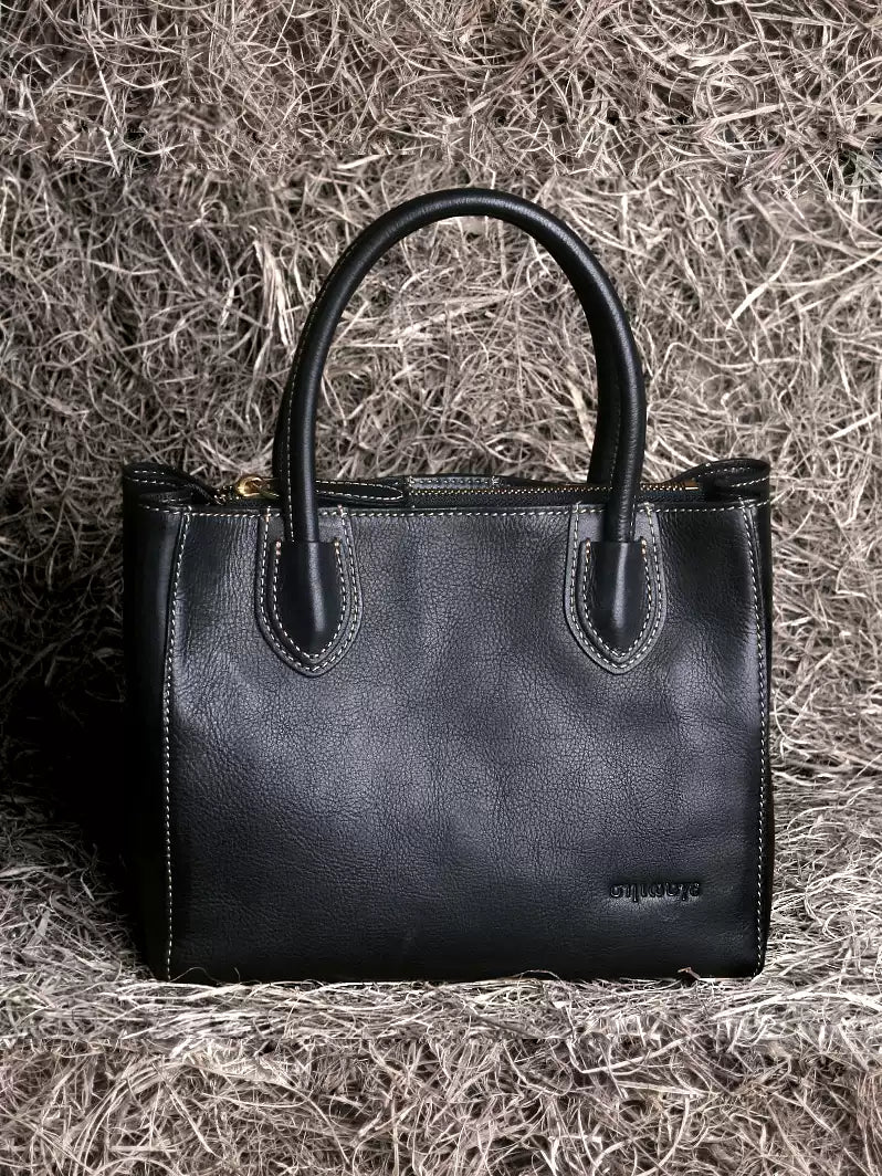 Elegant Leather Tote Bag – Women’s Full-Grain Handbag with Multiple Compartments & Shoulder Strap