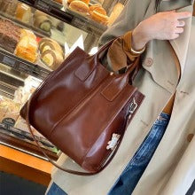 Elegant Leather Tote Bag – Spacious Crossbody and Top Handle for Daily Office Use